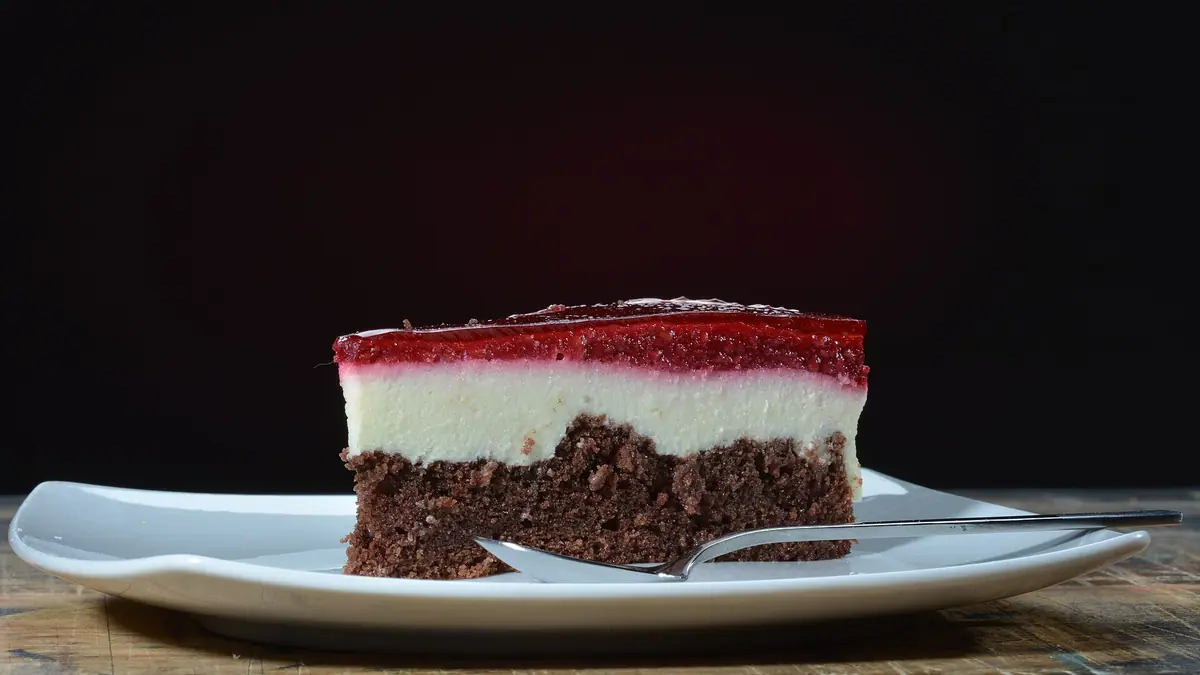 Cake Maker bakes
