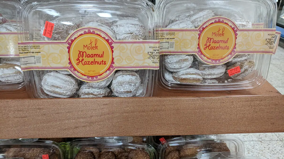 Cake Maker bakes